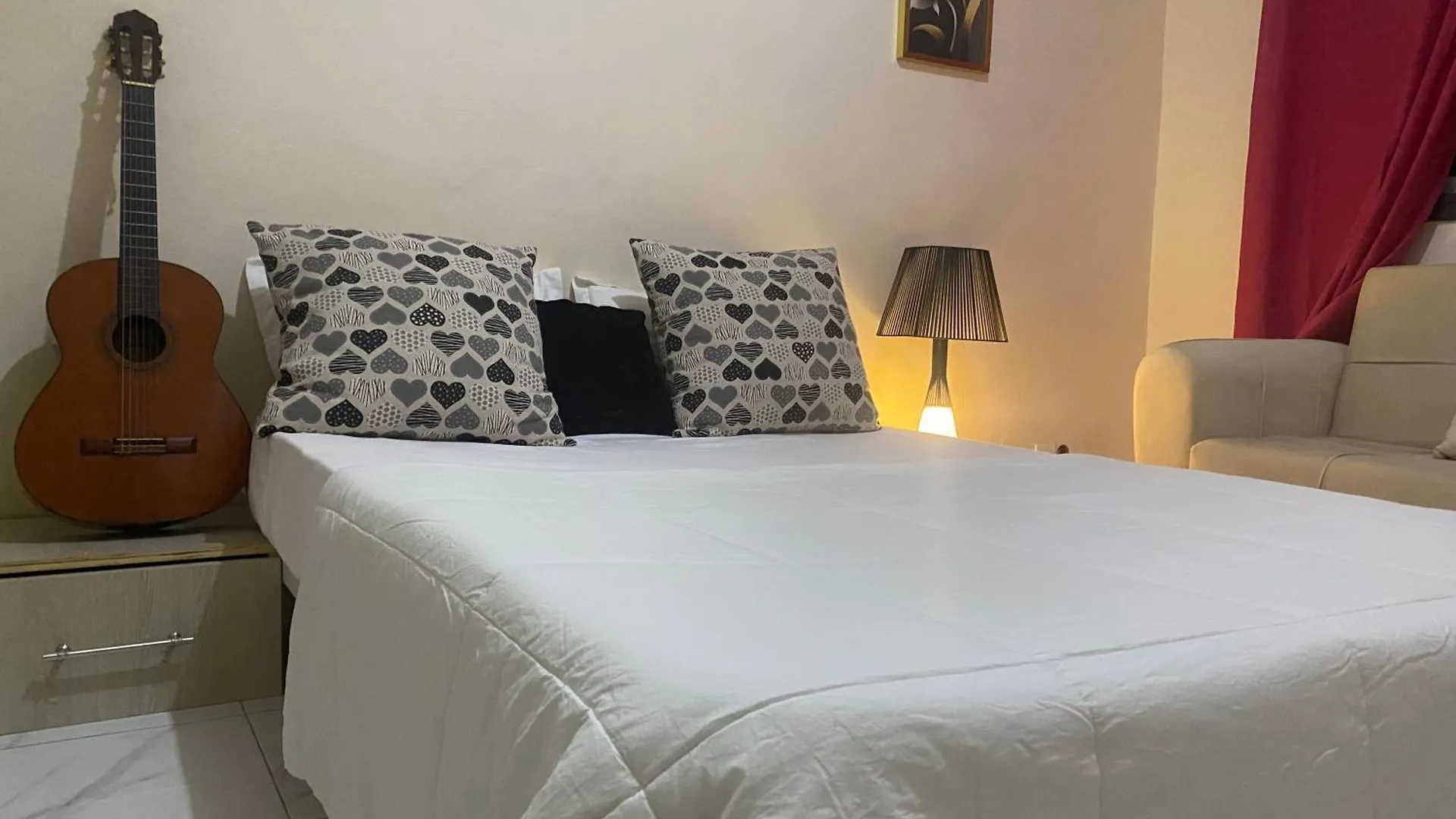 Chambre Spacieuse Propre Et Serviettes Dakar